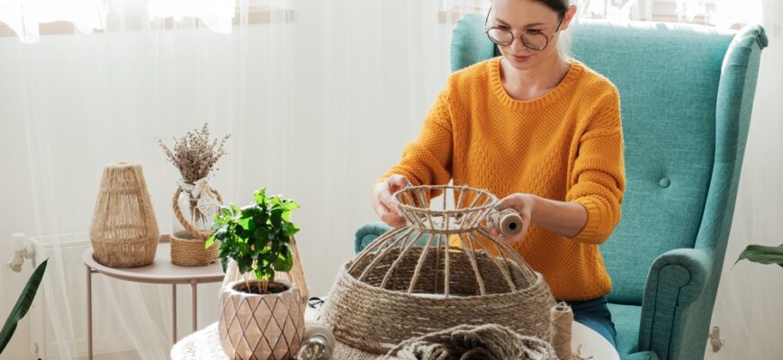Woman,Makes,Handmade,Diy,Lamp,From,Jute,Rope,At,Home